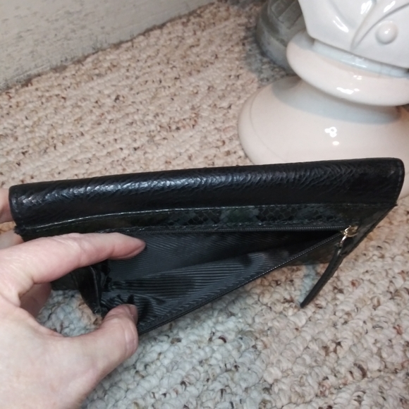 Kenneth Cole Reaction Black Snakeprint Faux Leather Wallet - Picture 8 of 14